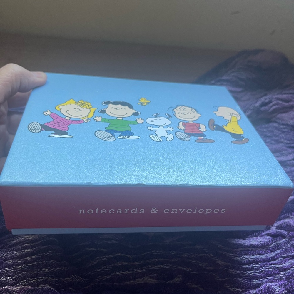 Peanuts Character deluxe notecards with glitter. - Picture 6 of 6